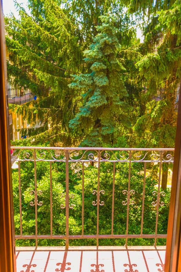 Green Apartment Budapest Apartment